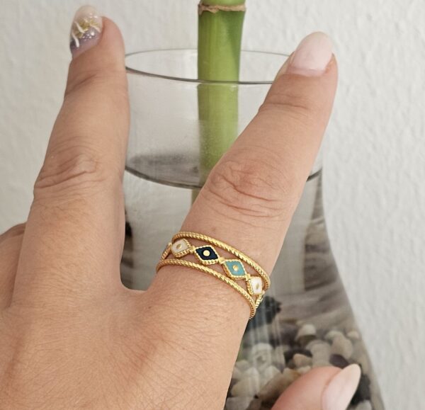 Anillo Rombos Dorado en acero con baño. Es ajustable Anillo Rombos Dorado en acero con baño. Es ajustable Anillo Rombos Dorado en acero con baño. Es ajustable Anillo Rombos Dorado en acero con baño. Es ajustable